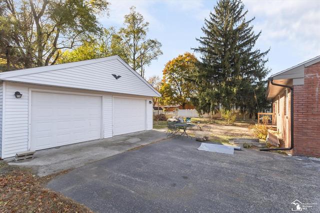 Builiding view twenty six for 3835 Lois, Lambertville, MI. 48144