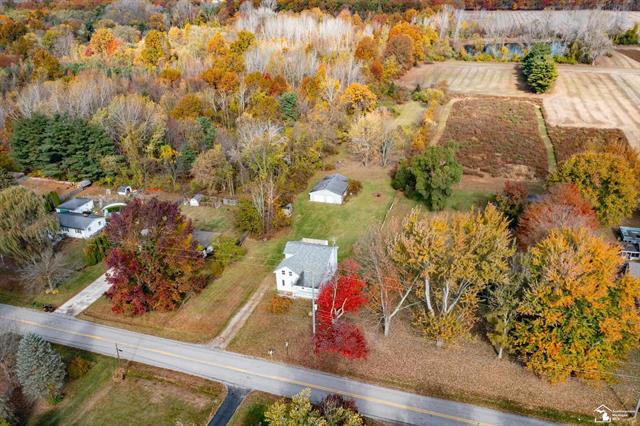 Builiding view nine for 208 Erie, Temperance, MI. 48182