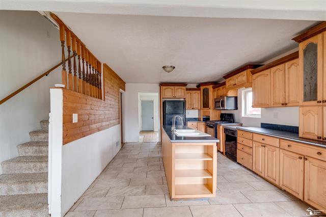 Builiding view nineteen for 208 Erie, Temperance, MI. 48182