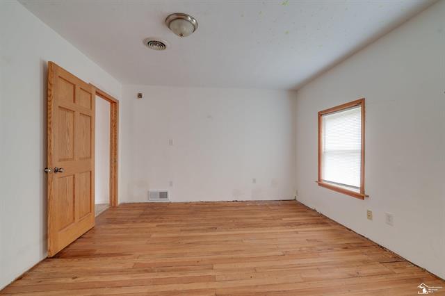 Builiding view thirty five for 208 Erie, Temperance, MI. 48182