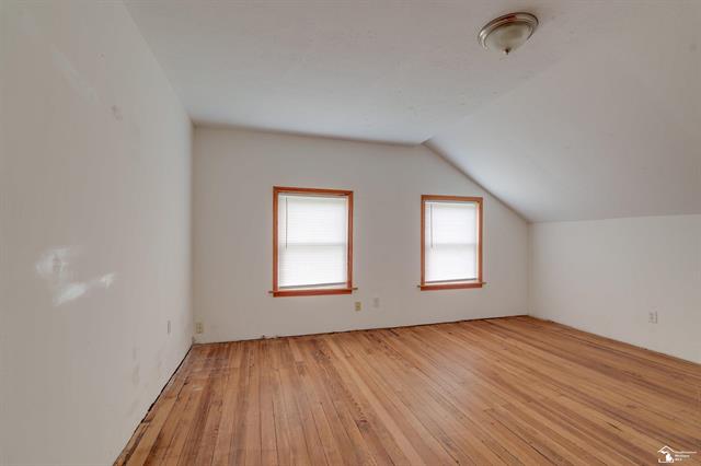 Builiding view thirty three for 208 Erie, Temperance, MI. 48182