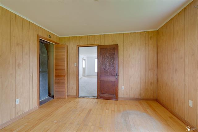 Builiding view twenty eight for 208 Erie, Temperance, MI. 48182