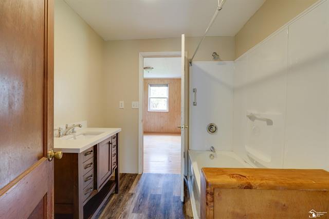 Builiding view twenty five for 208 Erie, Temperance, MI. 48182