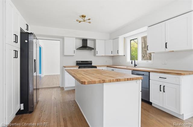 Builiding view eighteen for 23460 Coventry Woods, Southfield, MI. 48034