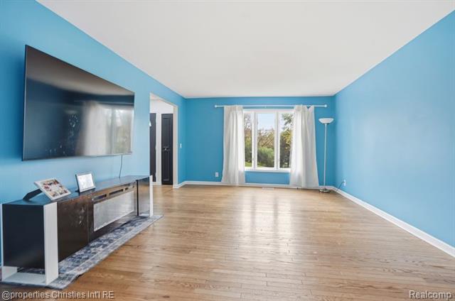 Builiding view fifteen for 23460 Coventry Woods, Southfield, MI. 48034