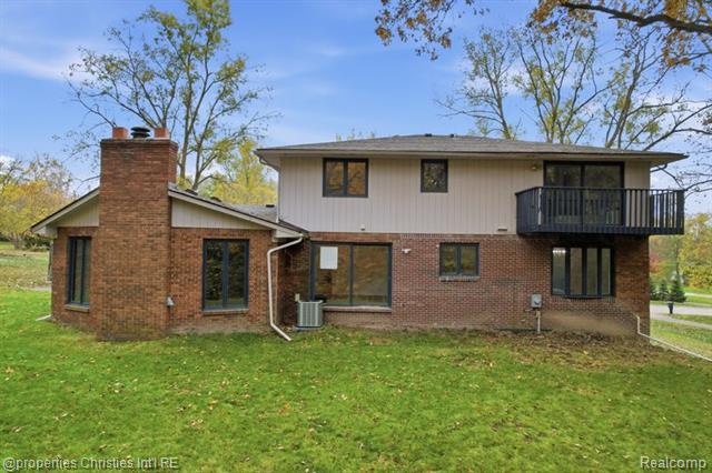 Builiding view four for 23460 Coventry Woods, Southfield, MI. 48034