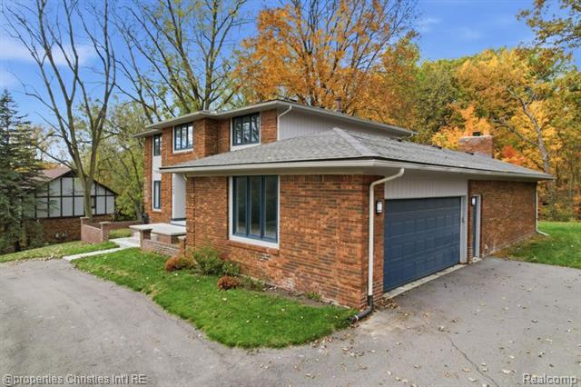 Builiding view nine for 23460 Coventry Woods, Southfield, MI. 48034