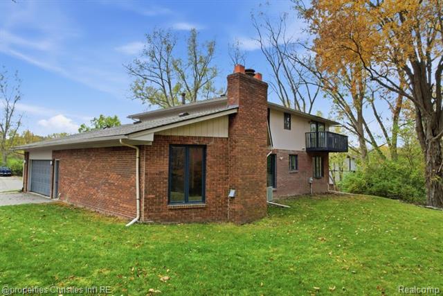 Builiding view seven for 23460 Coventry Woods, Southfield, MI. 48034