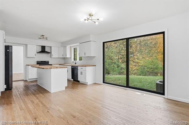 Builiding view seventeen for 23460 Coventry Woods, Southfield, MI. 48034