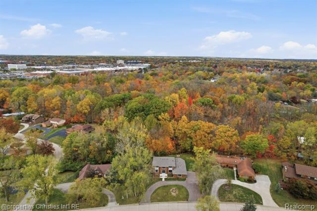 Builiding view ten for 23460 Coventry Woods, Southfield, MI. 48034