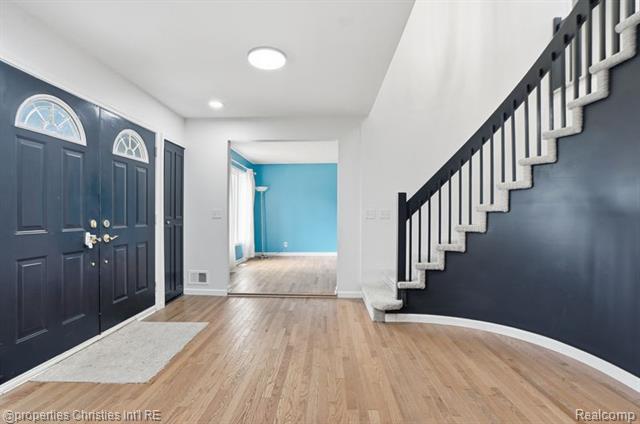 Builiding view thirteen for 23460 Coventry Woods, Southfield, MI. 48034