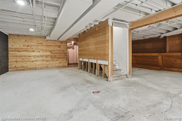 Builiding view thirty six for 23460 Coventry Woods, Southfield, MI. 48034