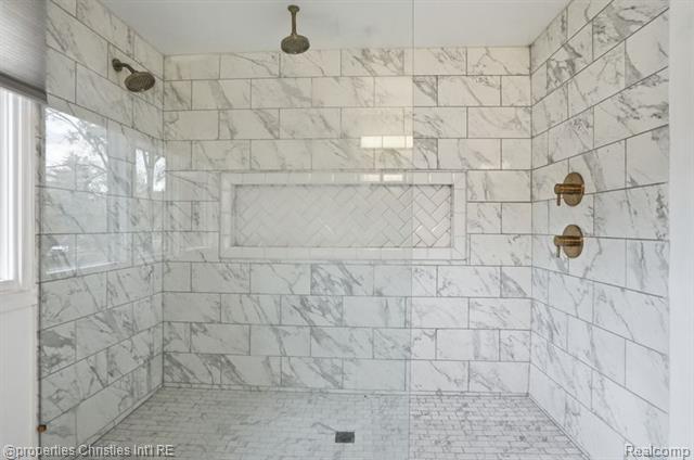 Builiding view thirty three for 23460 Coventry Woods, Southfield, MI. 48034