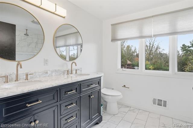 Builiding view thirty two for 23460 Coventry Woods, Southfield, MI. 48034