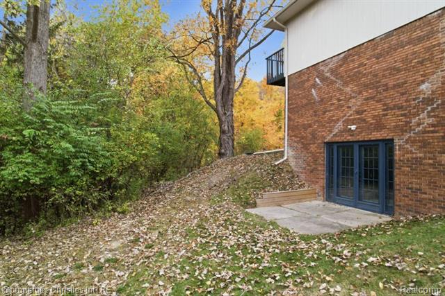 Builiding view three for 23460 Coventry Woods, Southfield, MI. 48034