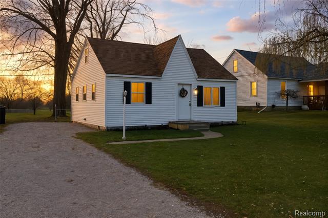 Builiding view two for 6845 Monroe St, Monroe, MI. 48162