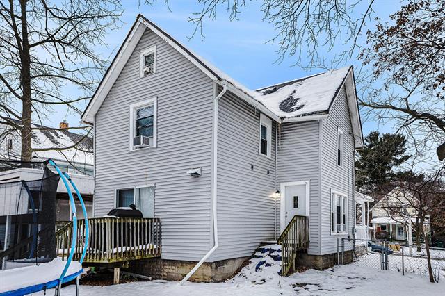 Builiding view twenty five for 205 Moores River, Lansing, MI. 48910