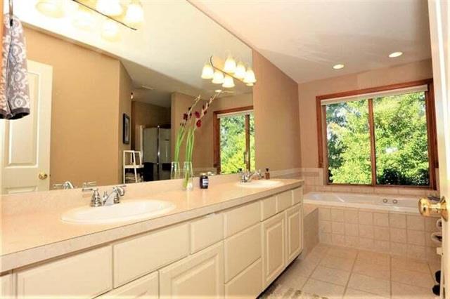 Builiding view eight for 4703 Sawgrass W, Ann Arbor, MI. 48108