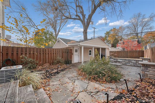 Builiding view thirty one for 221 N Altadena, Royal Oak, MI. 48067