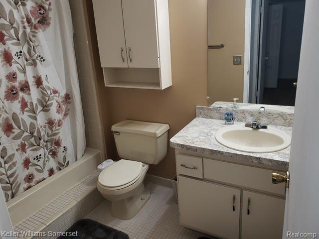 Builiding view eighteen for 38844 Golfview, Clinton Township, MI. 48038