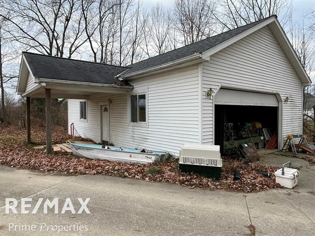 Builiding view thirty two for 4121 Thom, Columbiaville, MI. 48421