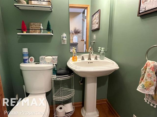 Builiding view twenty one for 4121 Thom, Columbiaville, MI. 48421