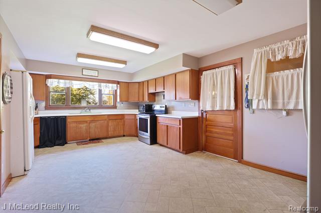 Builiding view thirteen for 4618 Main, Millington, MI. 48746