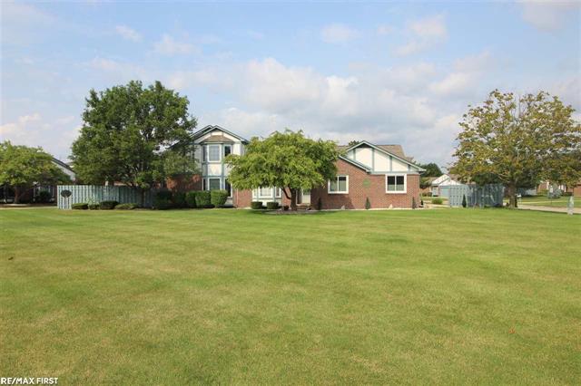 front view for 15596 Huntcliff, Macomb, Mi. 48044