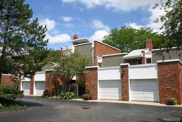 front view for 2122 Bryanston Crescent Street, Detroit, Mi. 48207