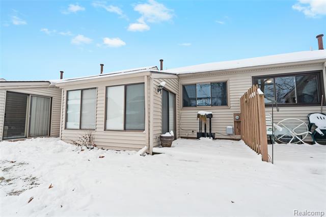 Builiding view twenty four for 62072 Yorktown, South Lyon, MI. 48178