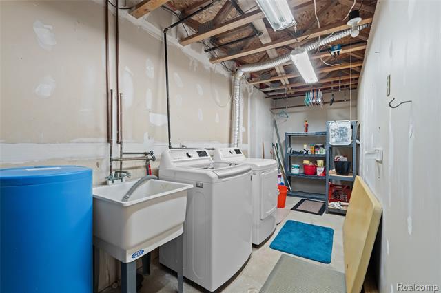 Builiding view twenty one for 62072 Yorktown, South Lyon, MI. 48178