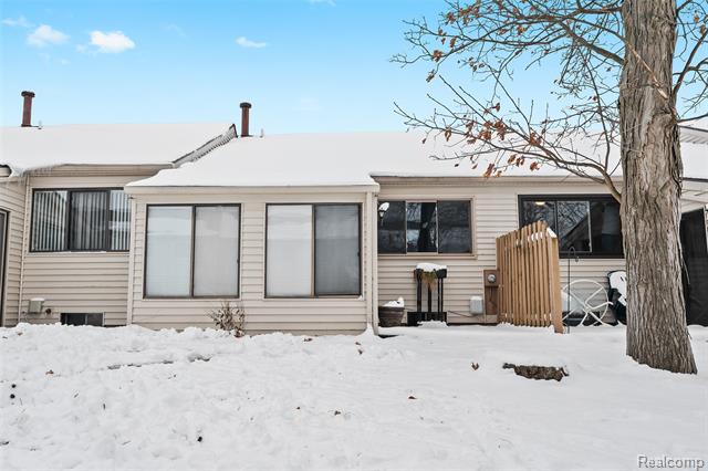 Builiding view twenty three for 62072 Yorktown, South Lyon, MI. 48178