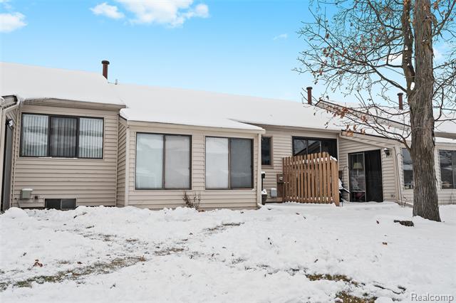 Builiding view twenty two for 62072 Yorktown, South Lyon, MI. 48178