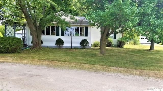 front view for 5547 Davison Road, Lapeer, Mi. 48446