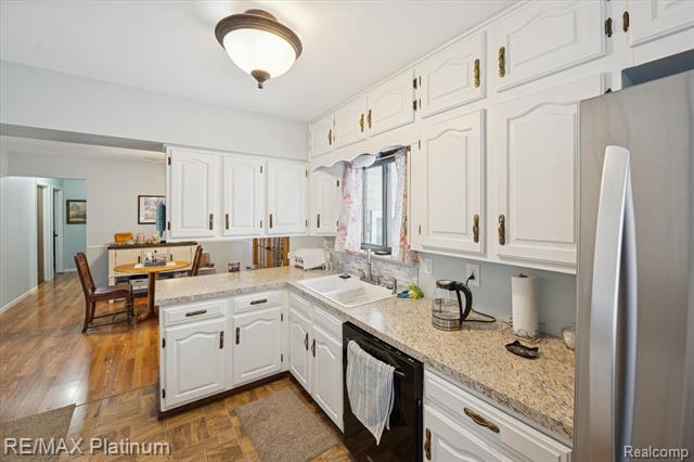 Builiding view eight for 707 Briarwood, Fenton, MI. 48430