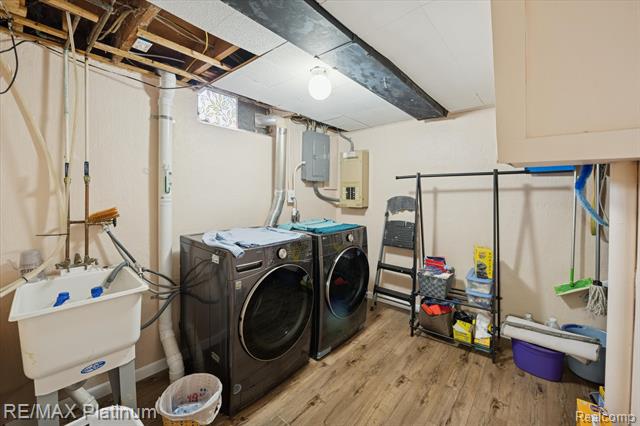 Builiding view nineteen for 707 Briarwood, Fenton, MI. 48430