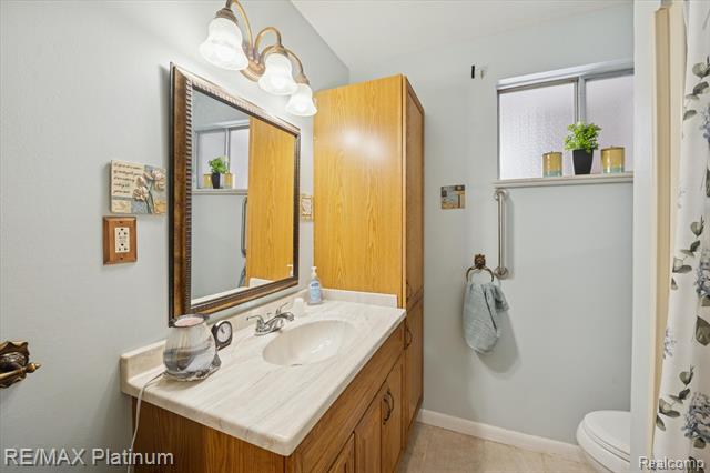 Builiding view ten for 707 Briarwood, Fenton, MI. 48430