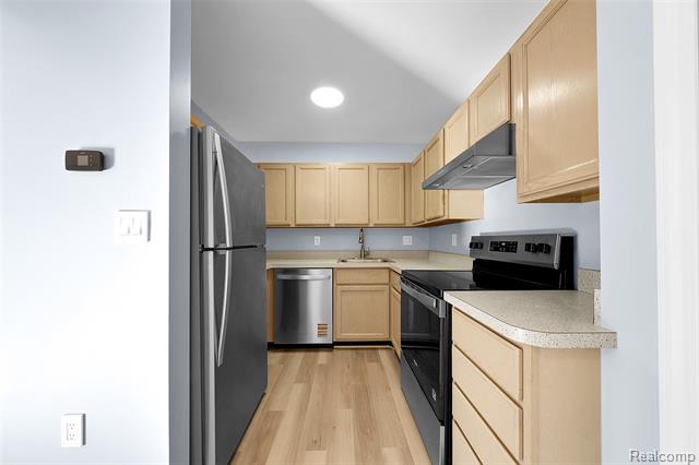 Builiding view fifteen for 50461 Bay Run, New Baltimore, MI. 48047