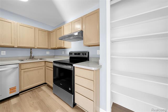 Builiding view fourteen for 50461 Bay Run, New Baltimore, MI. 48047