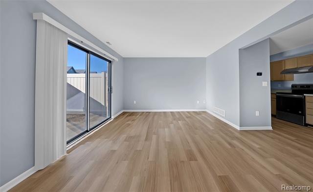 Builiding view nine for 50461 Bay Run, New Baltimore, MI. 48047