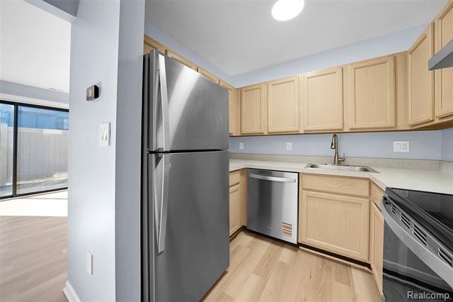 Builiding view seventeen for 50461 Bay Run, New Baltimore, MI. 48047