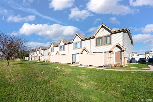 Builiding view three for 50461 Bay Run, New Baltimore, MI. 48047