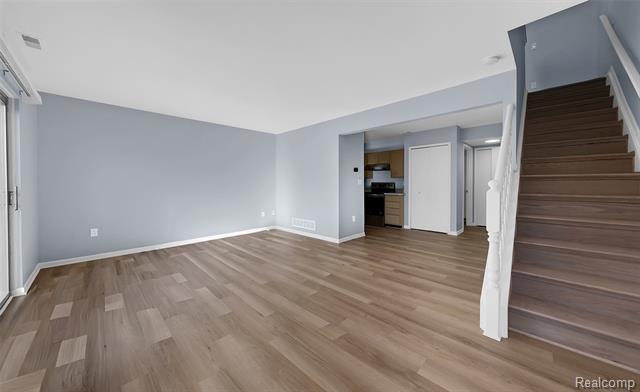 Builiding view twelve for 50461 Bay Run, New Baltimore, MI. 48047