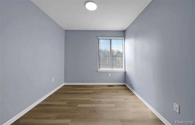 Builiding view twenty five for 50461 Bay Run, New Baltimore, MI. 48047