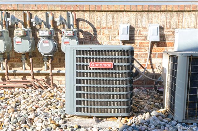 Builiding view twenty nine for 50461 Bay Run, New Baltimore, MI. 48047