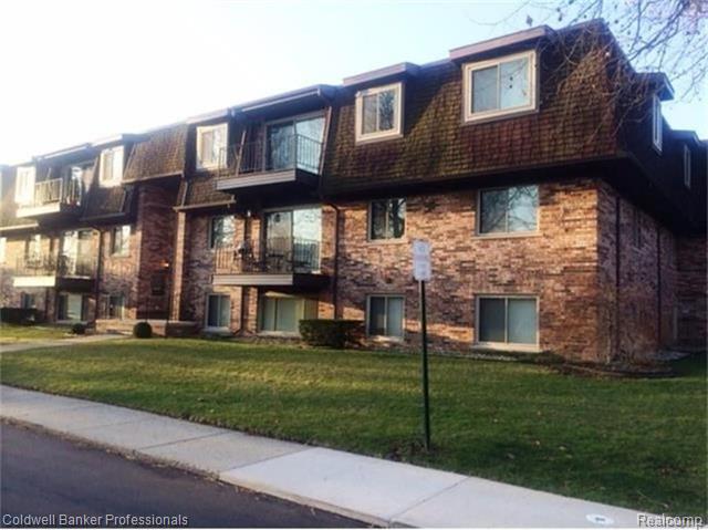 front view for 425 Riviera Drive, Saint Clair Shores, Mi. 48080