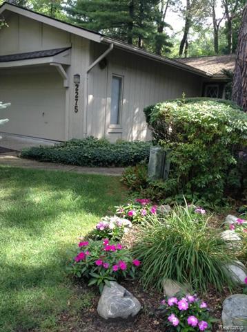 front view for 2275 Forest Glen, West Bloomfield, Mi. 48324