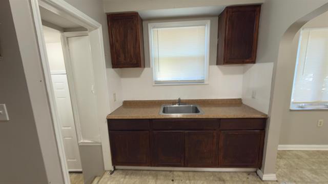 Builiding view eight for 10370 Britain, Detroit, MI. 48224