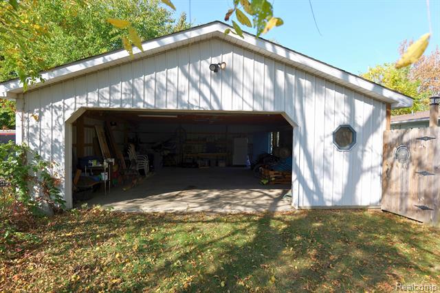 Builiding view twenty nine for 1227 Jackson, Lapeer, MI. 48446