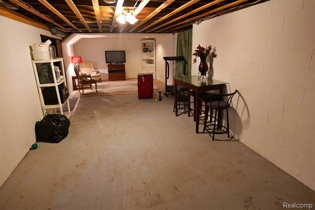 Builiding view twenty one for 1227 Jackson, Lapeer, MI. 48446